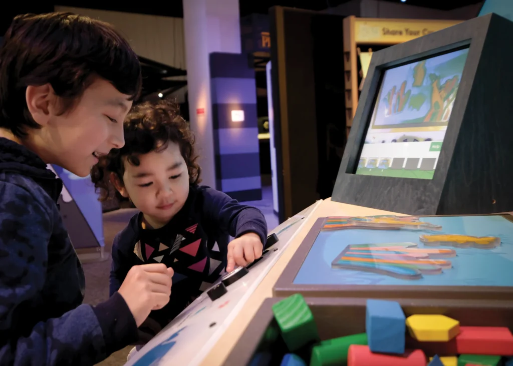 Children drawing with colors