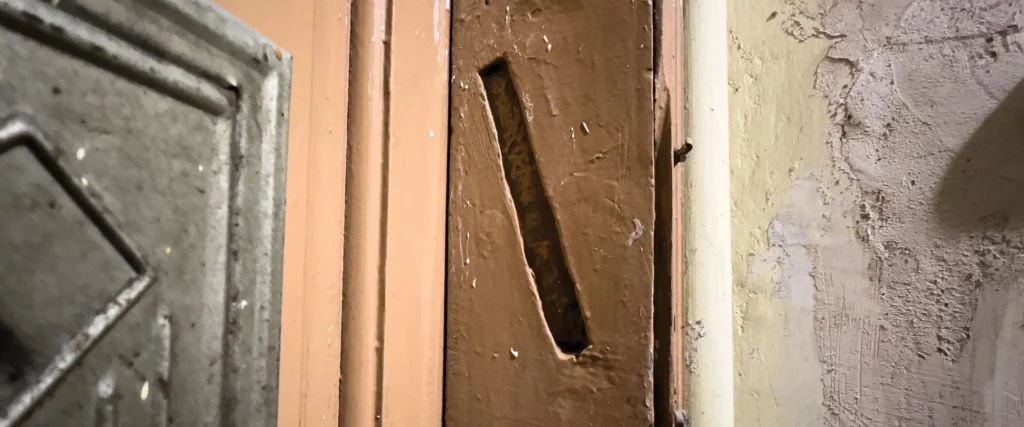 Mezuzah traces