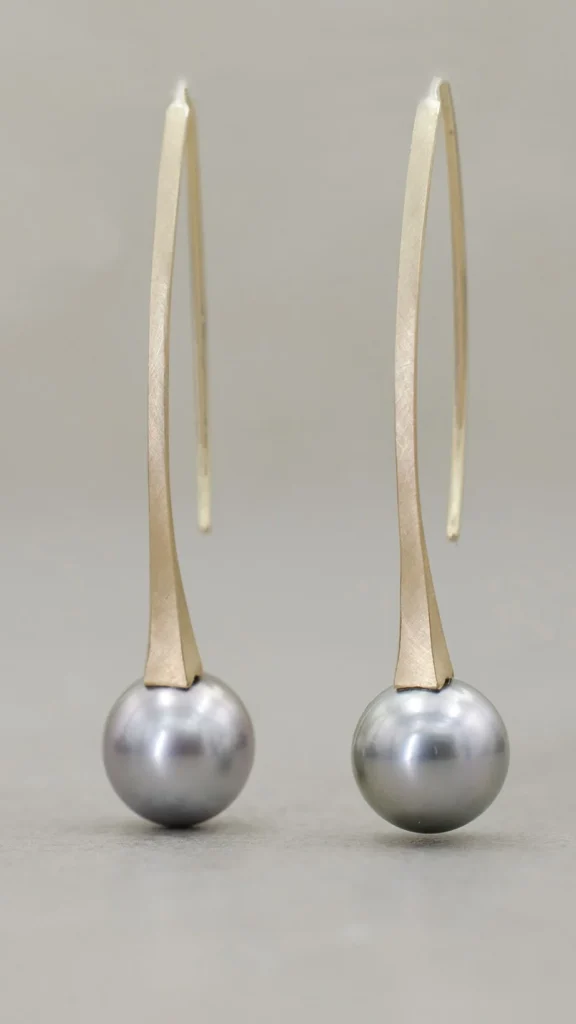 Gold drop earrings with silver-gray Tahitian pearls